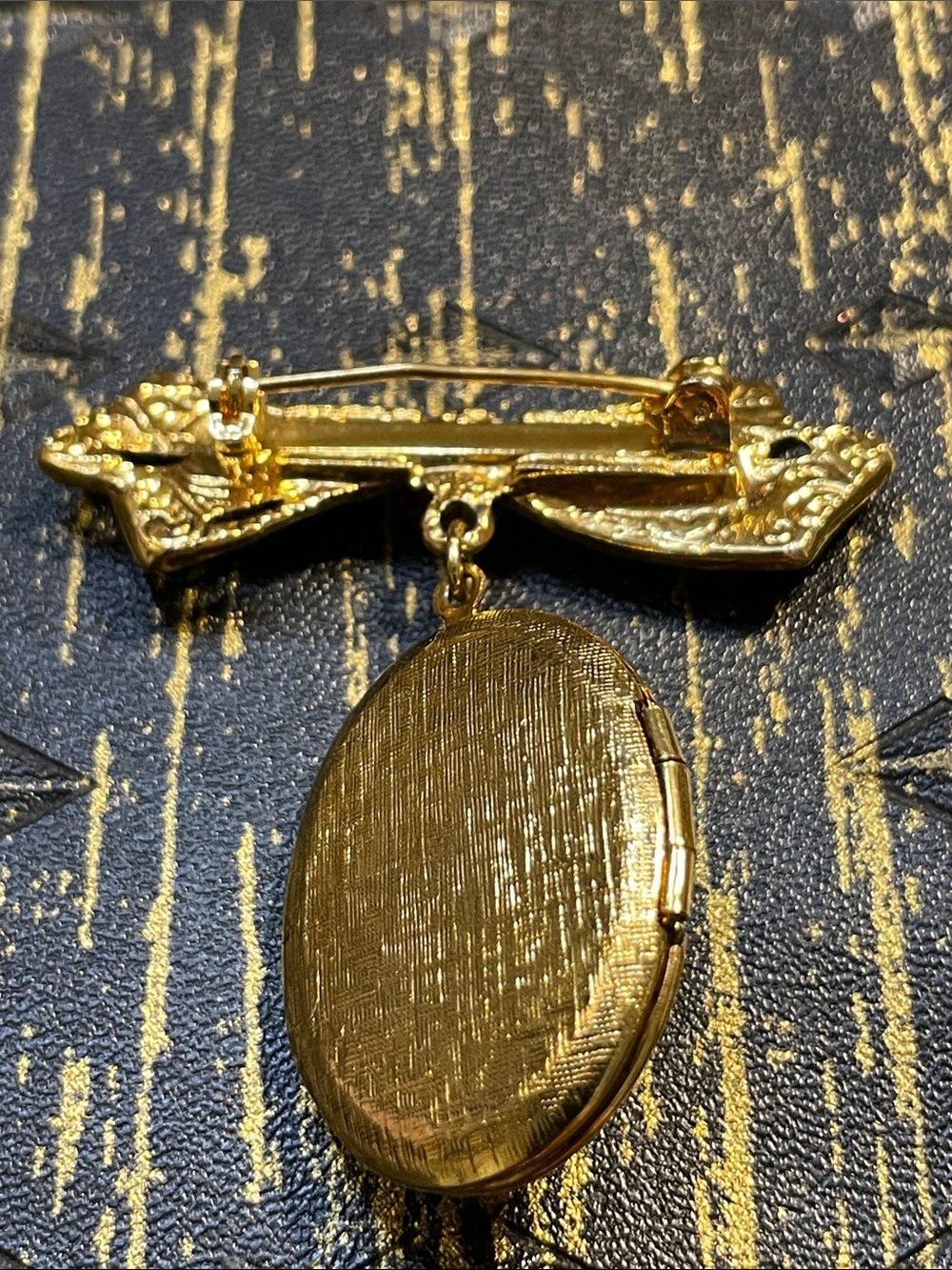 VTG Gold Bow Locket Brooch with Black Floral Cameo - Picture 3 of 4
